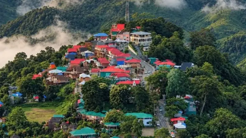 army-safely-evacuates-tourists-stranded-in-sajek.webp