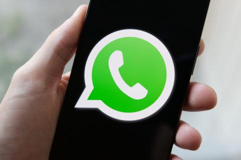 whatsapp-logo-phone-close.jpg