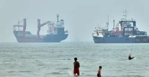strait-of-hormuz-off-bandar-abbas-iran-msyb6pd0c9gooc7-20260818130143.webp